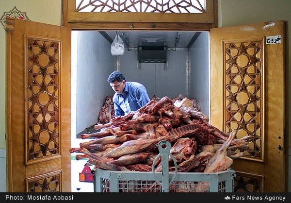 گزارش تصویری/ طبخ افطار در آشپزخانه رضوی