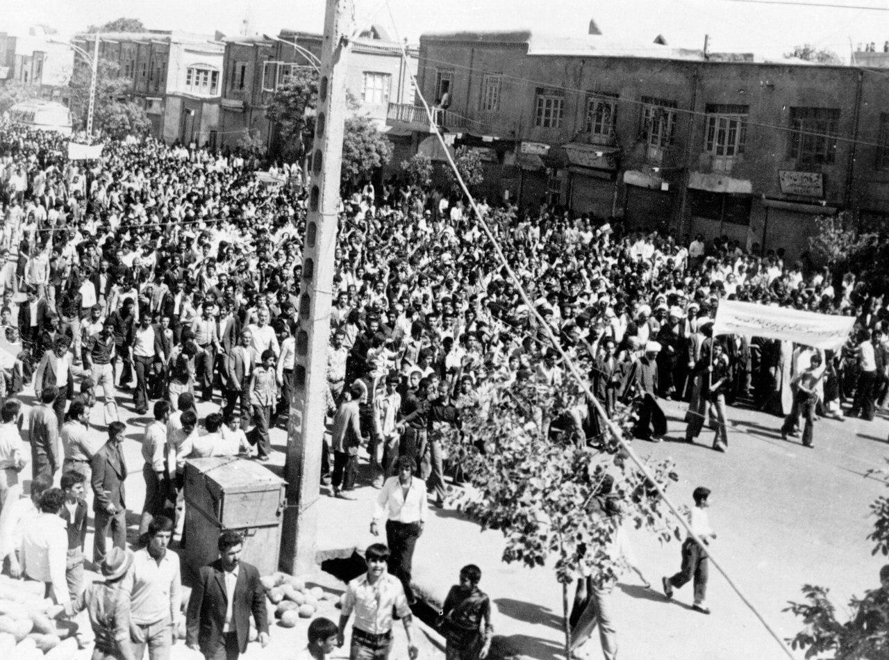 بررسی شكل‌گيرى محفل‌هاى مبارزه عليه رژيم پهلوی در استان همدان