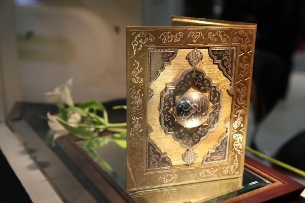 کسب رتبه نخست کشور در مسابقات قرآن توسط دانش آموز کارونی کسب رتبه نخست کشور در مسابقات قرآن توسط دانش آموز کارونی