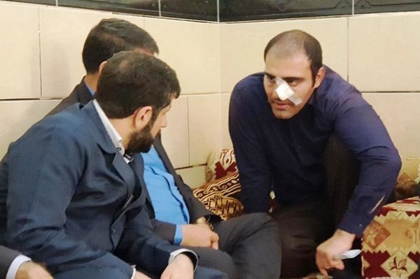 استاندار خوزستان به عیادت معلم مضروب حمیدیه رفت استاندار خوزستان به عیادت معلم مضروب حمیدیه رفت