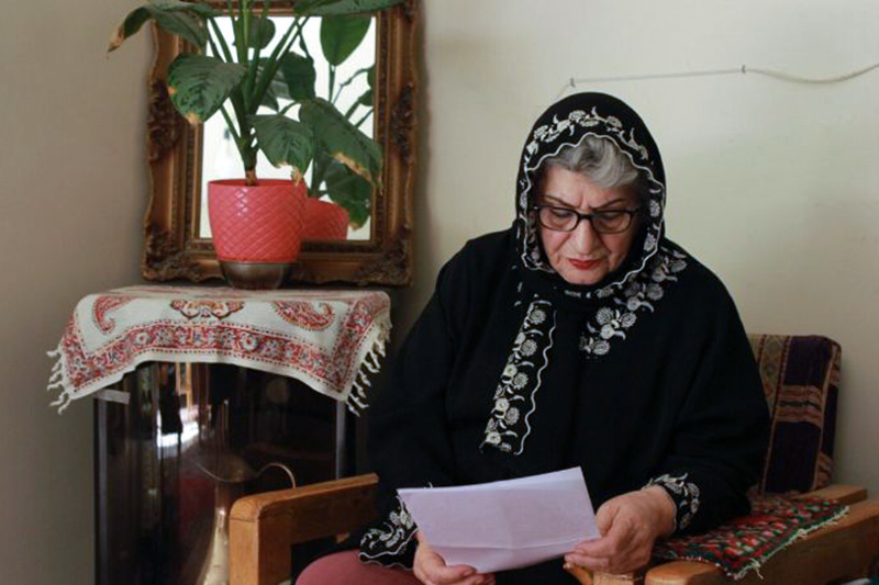 بانوی نخبه که اشعارش جهانی شد بانوی نخبه که اشعارش جهانی شد