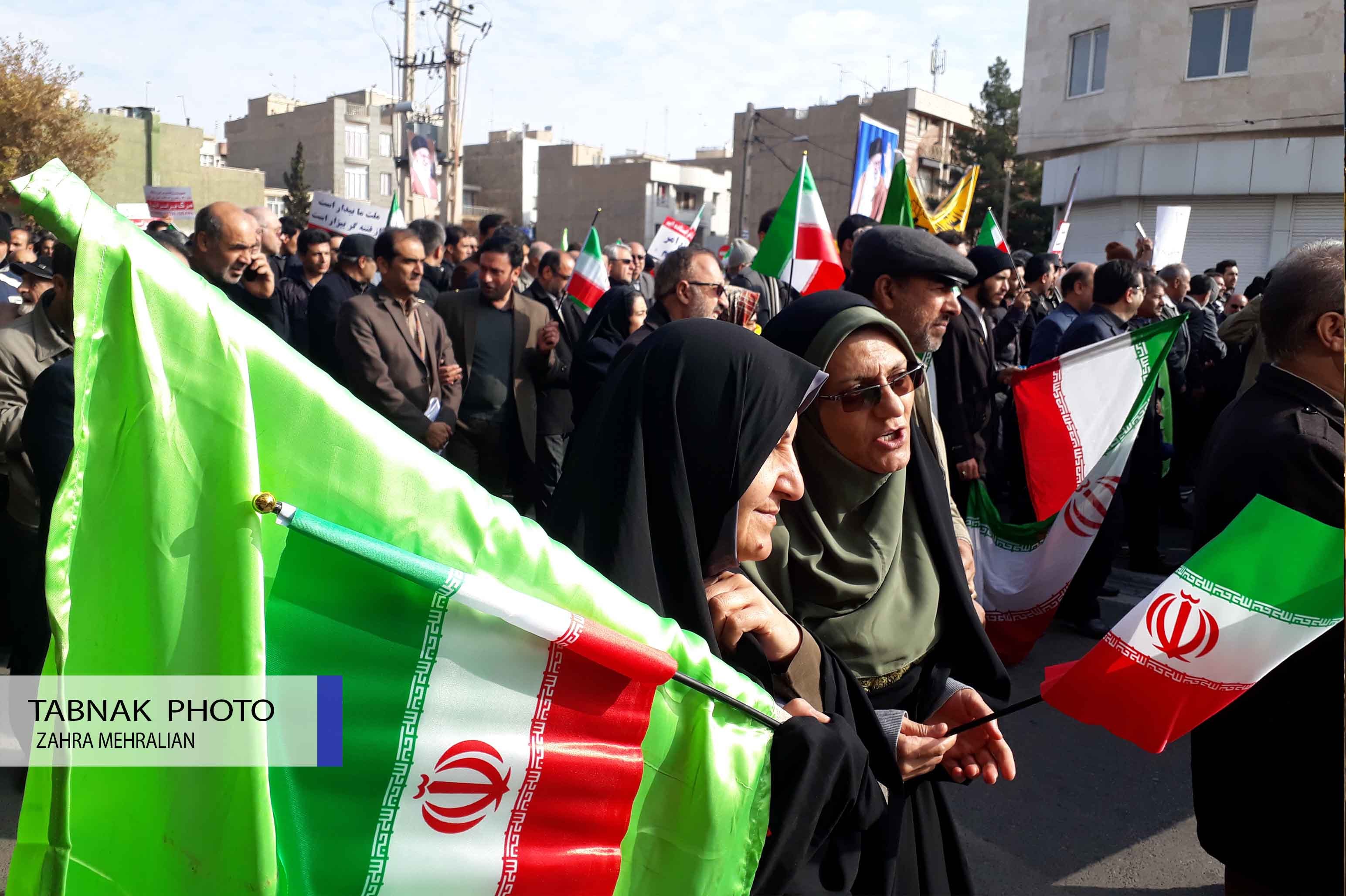 راهپیمایی مردم قزوین علیه اغتشاش گران راهپیمایی مردم قزوین علیه اغتشاش گران