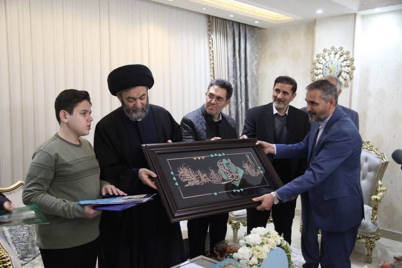 تجلیل از مقامآور بینالمللی قرآنی اردبیل تجلیل از مقامآور بینالمللی قرآنی اردبیل