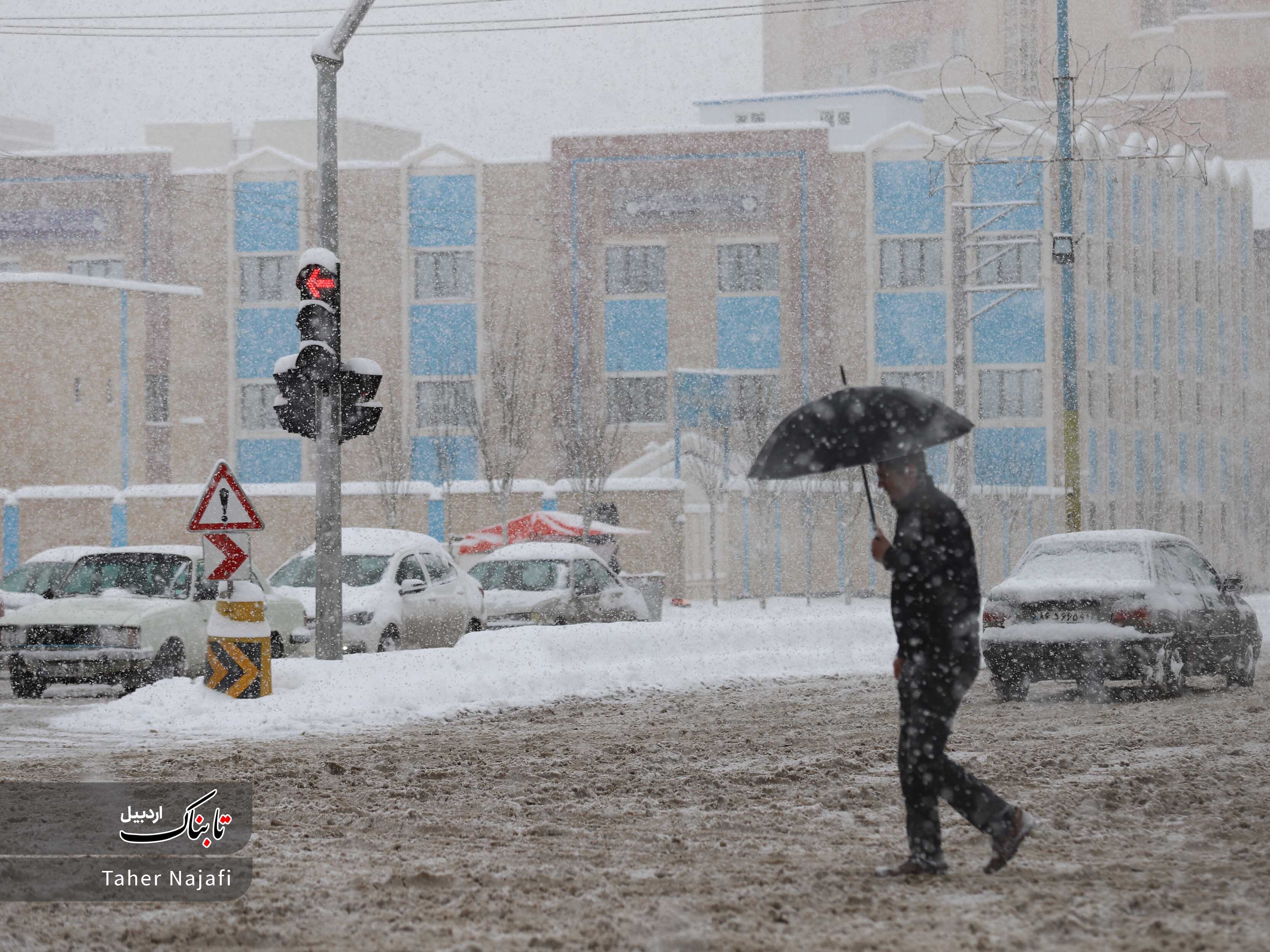 پالتو سفید بر تن شهر اردبیل پالتو سفید بر تن شهر اردبیل