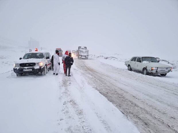 بارش سنگین برف راه ۵۰ روستای بخش بربرود میوند را مسدود کرد