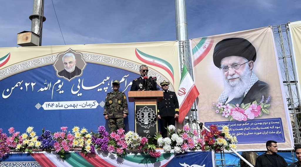 نیروهای مسلح ايران آمادگی دارند تا پوزه دشمن را به خاک بمالند نیروهای مسلح ايران آمادگی دارند تا پوزه دشمن را به خاک بمالند