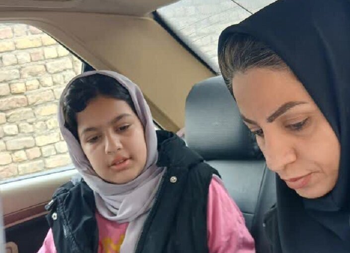 «آموزش» زنده زیرِ آوار جنگ؛ روایت ماشینی که کلاس درس شد! «آموزش» زنده زیرِ آوار جنگ؛ روایت ماشینی که کلاس درس شد!