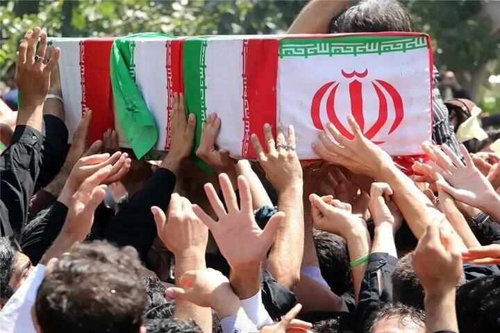 آیین تشییع پیکر ۱۱ شهید جنگ رمضان در لرستان برگزار شد آیین تشییع پیکر ۱۱ شهید جنگ رمضان در لرستان برگزار شد