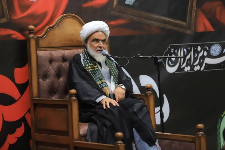 تأکید نماینده مردم کرمان بر نقش ملت در رهبری پس از شهادت رهبر شهید تأکید نماینده مردم کرمان بر نقش ملت در رهبری پس از شهادت رهبر شهید