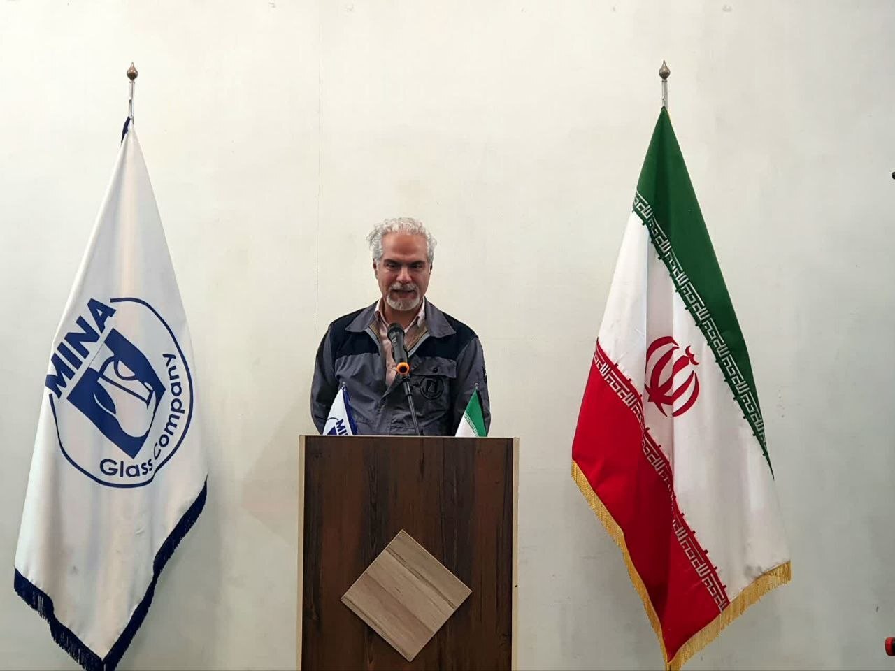 شیشه مینا؛ از سکوت کورههای خاموش تا پرچمداری تولید، صادرات و اشتغال شیشه مینا؛ از سکوت کورههای خاموش تا پرچمداری تولید، صادرات و اشتغال