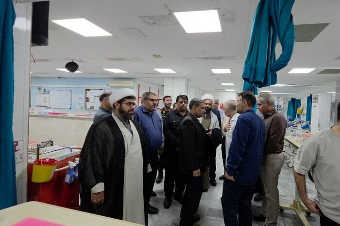 معاون استاندار هرمزگان از مجروحان تجاوز ارتش آمریکا به کوهستک عیادت کرد/ شهادت تلخ کودک چهار ساله معاون استاندار هرمزگان از مجروحان تجاوز ارتش آمریکا به کوهستک عیادت کرد/ شهادت تلخ کودک چهار ساله