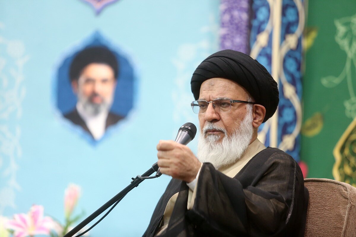 پیامبر اکرم، گشاینده درهای رحمت و آزادکننده انسان از زنجیرهای شیطان است پیامبر اکرم، گشاینده درهای رحمت و آزادکننده انسان از زنجیرهای شیطان است